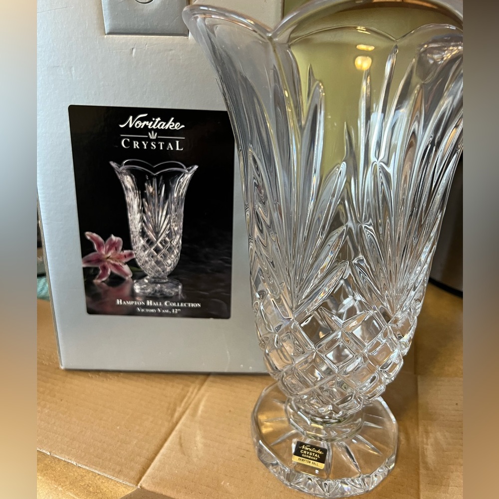 Noritake Hampton Hall collection Victory Vase 12”